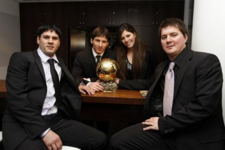 Rodrigo Messi (ngoài cùng bên phải) là cố vấn của Fati. Ảnh: Straits Times Barca, Barcelona, tin Barca, tin Barcelona, tin La Liga, La Liga, Messi, Lionel Messi, Leo Messi, Fati, Ansu Fati