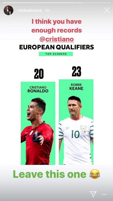 Robbie Keane 'cầu xin' Ronaldo. Ảnh: Instagram Ronaldo, Cristiano Ronaldo, Robbie Keane, Keane, Bồ Đào Nha, Bồ Đào Nha Lithuania, Bồ Đào Nha vs Lithuania, Bồ Đào Nha vs, Portugal vs Lithuania, vòng loại EURO 2020, EURO 2020, kết quả vòng loại EURO 2020, kết quả EURO 2020,
