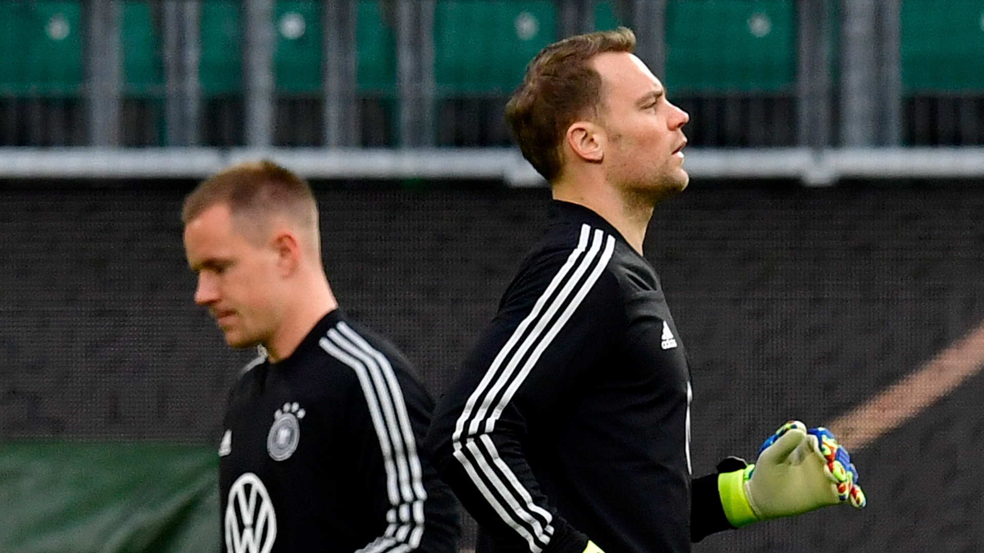 Ter Stegen không bằng lòng với Neuer. Ảnh: Bild Kết quả Getafe vs Barca, Getafe vs Barca, kết quả La Liga, Barca, Barcelona, Getafe, Ter stegen, stegen, suarez