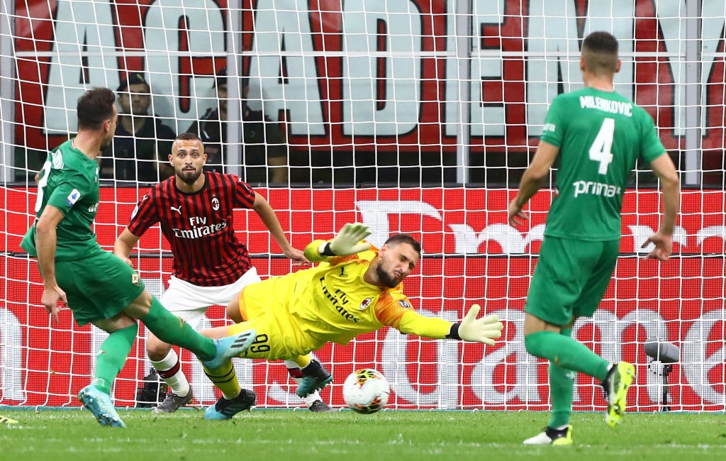 Milan nhận 3 bàn thua từ Fiorentina. Ảnh: Getty ac milan, milan, ac milan vs fiorentina, serie a