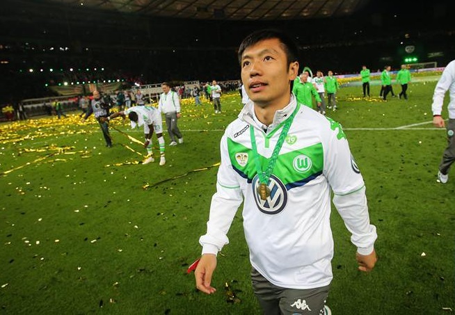 Zhang Xizhe vô địch Cup Quốc gia Đức cùng Wolfsburg. Ảnh: Tân Hoa xã trung quốc, đt trung quốc, đtqg trung quốc, đội tuyển trung quốc, vòng loại world cup 2022, vòng loại world cup châu á, wu lei, zhang xizhe, ronaldo trung quốc