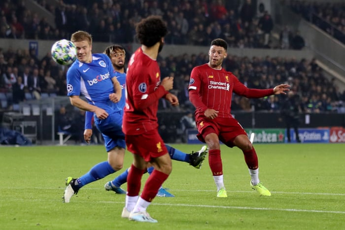 Chamberlain nhân đôi cách biệt bằng bàn thắng đẹp mắt. Ảnh: Getty Kết quả Genk vs Liverpool, Genk vs Liverpool, Genk, Liverpool, Kết quả cup c1 châu âu, cup c1