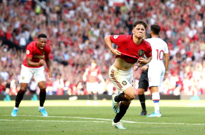 Bàn thắng duy nhất không có dấu giày của sản phẩm lò MU. Ảnh: Getty manchester united, solskjaer, ngoại hạng anh, cầu thủ mu