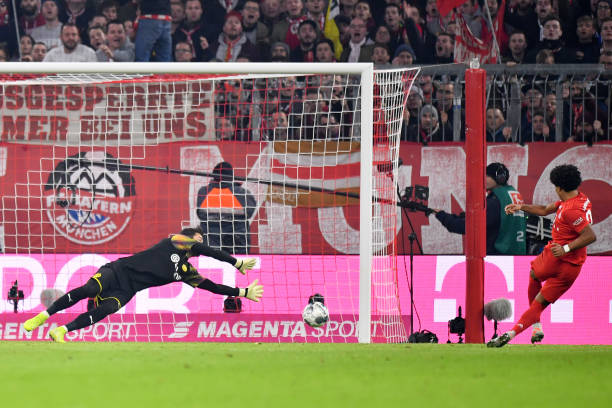 Gnabry ghi bàn nhân đôi cách biệt. Ảnh: Getty Kết quả Bayern Munich vs Dortmund, Bayern Munich vs Dortmund, Bayern Munich, Dortmund, bundesliga