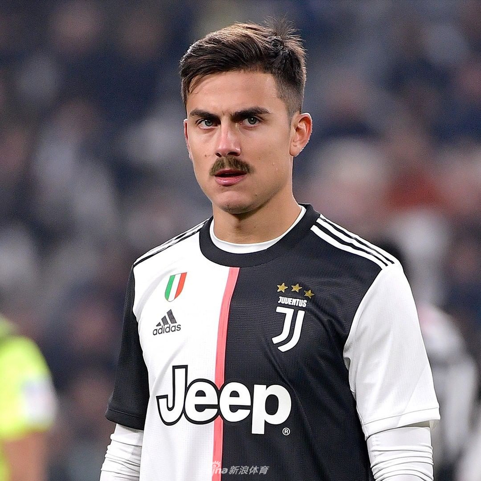 Dybala có râu nhưng gương mặt vẫn trẻ thơ. Ảnh: Sina cristiano ronaldo, ảnh chế, ảnh chế bóng đá, ảnh chế cầu thủ, dybala, lewandowski