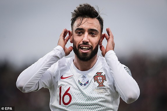 Fernandes ghi bàn mở tỷ số. Ảnh: EPA Kết quả Luxembourg vs Bồ Đào Nha, Luxembourg vs Bồ Đào Nha, Luxembourg, Bồ Đào Nha, Vòng loại EURO 2020