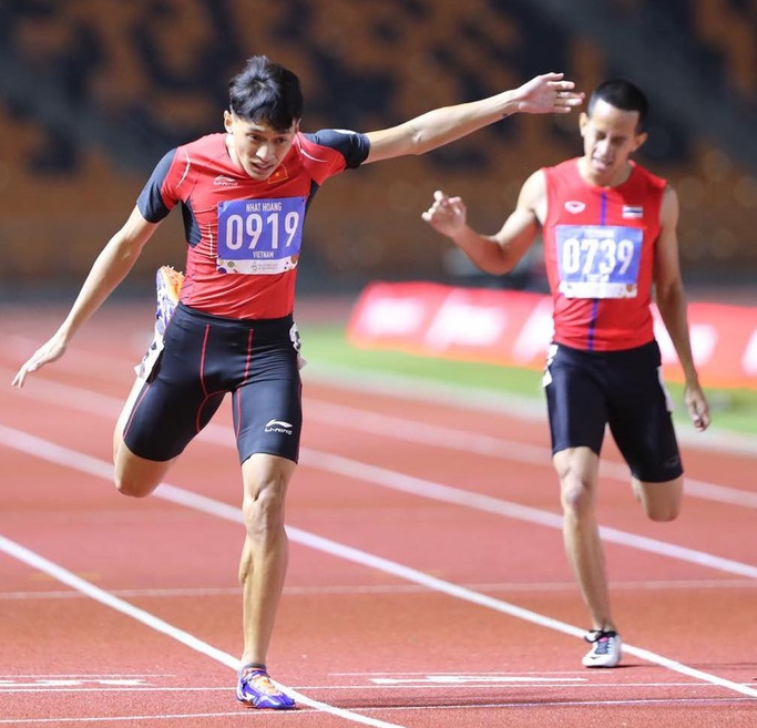 Nhật Hoàng tại SEA Games 30. Ảnh: NLĐ Trần Nhật Hoàng, múa quạt, SEA Games 30, hcv