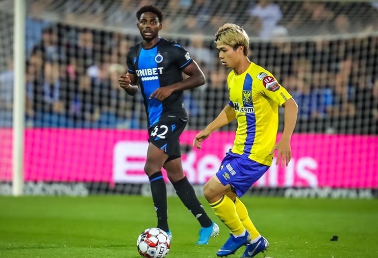 Dennis (áo xanh đen) sẽ vắng mặt vì chấn thương. Ảnh: Internet Europa League, MU vs Brugge, Solskjaer, Club Brugge, Manchester United, mane