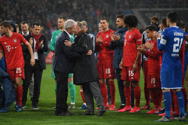 Lãnh đạo 2 bên thống nhất kết thúc sớm trận đấu. Ảnh: Getty Bundesliga, Hoffenheim vs Bayern, Bayern Munich