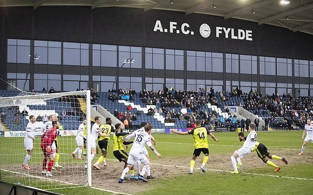 Sân nhà của AFC Fylde đạt số người xem kỷ lục. Ảnh: Mark Robinson COVID-19, Ngoại hạng Anh, virus corona, AFC Fylde