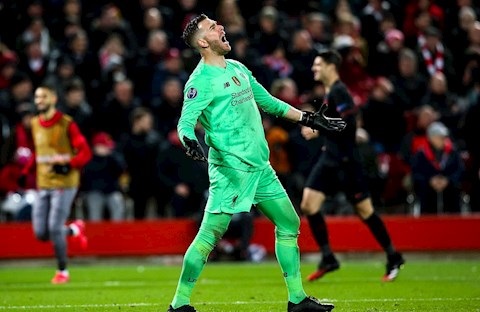 Adrian chuyền vào chân đối thủ khiến Liverpool bị loại. Ảnh: Getty Liverpool, Adrian, Loris Karius, Champions League, Ngoại hạng Anh, Chuyển nhượng bóng đá, Chuyển nhượng