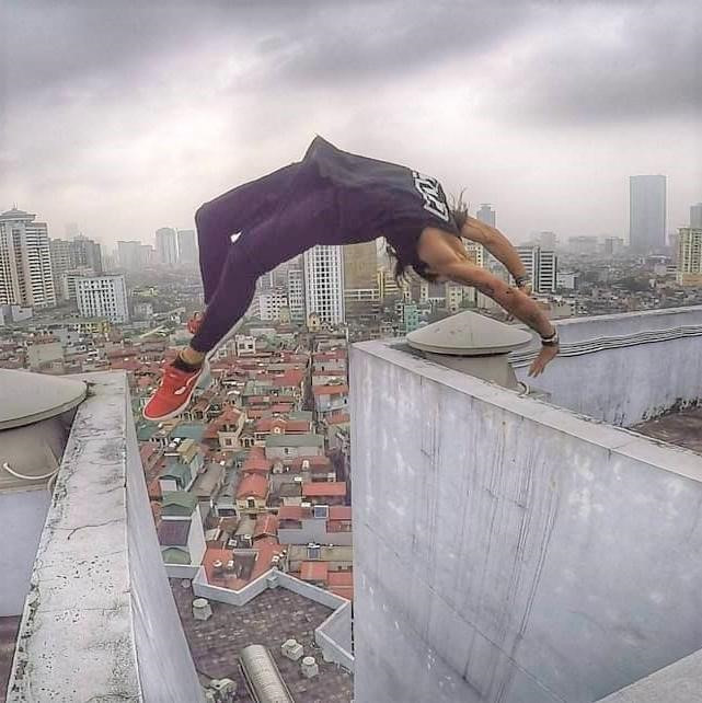 Trọng Hiếu thực hiện động tác Parkour. Ảnh: Internet Trần Trọng Hiếu, Olympic Tokyo, Parkour, bụi đời