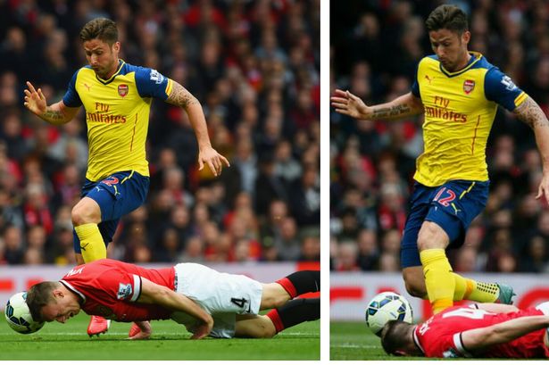Jones làm tất cả để ngăn cản Giroud. Ảnh: Internet Manchester United, Phil Jones, De Gea