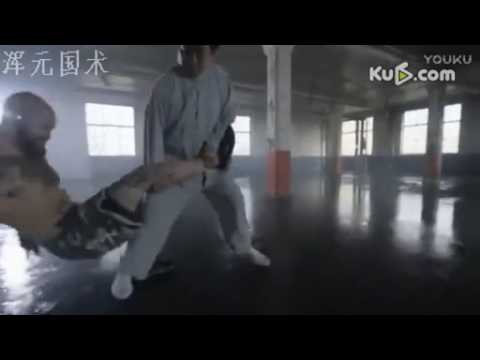 Võ sĩ MMA bị Mã Bảo Quốc quật ngã. Ảnh: Screenshot Võ thuật, MMA, Mã Bảo Quốc, Ma Baoguo, Thái Cực Quyền, nhà vô địch MMA