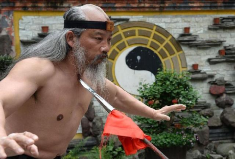 Hà Đạo Quân ủng hộ Từ Hiểu Đông. Ảnh: Thành Đô Thương Báo MMA, Từ Hiểu Đông, Hà Đạo Quân, Võ sĩ MMA, Trung Quốc, võ thuật, MMA