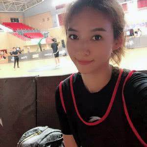 Vẻ đẹp của Thạch Nhất Đồng bóng rổ, Người đẹp thể thao, Thạch Nhất Đồng