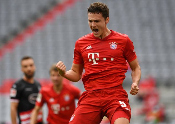 Pavard góp công vào 2 bàn thắng cho Bayern Munich. Ảnh: Getty Bayern Munich vs Fortuna, Kết quả Bayern Munich vs Fortuna, Bayern Munich, Fortuna Dusseldorf, Bundesliga