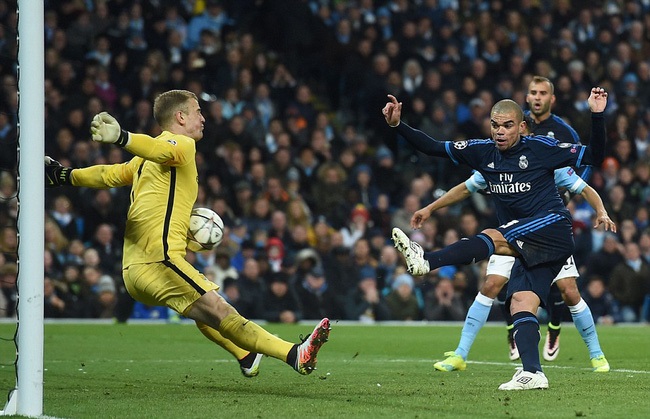 Joe Hart khi đối đầu Real Madrid. Ảnh: Getty Real Madrid, Joe Hart, Burnley, Real Madrid, chuyển nhượng