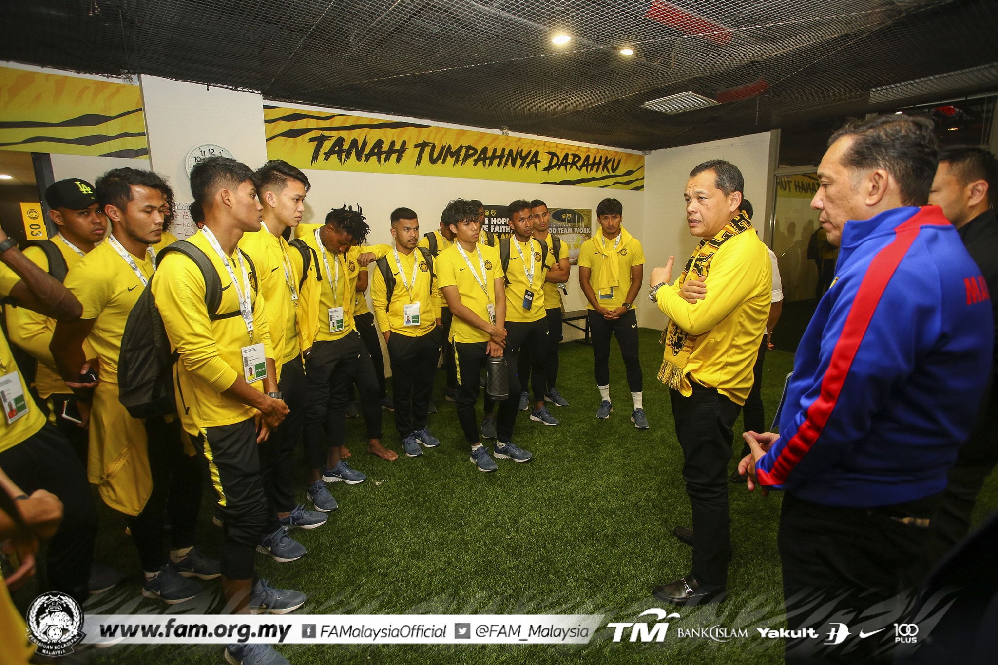 Chủ tịch LĐBD Malaysia dặn dò các cầu thủ sau trận thua UAE Malaysia 1-2 UAE, vòng loại world cup 2022