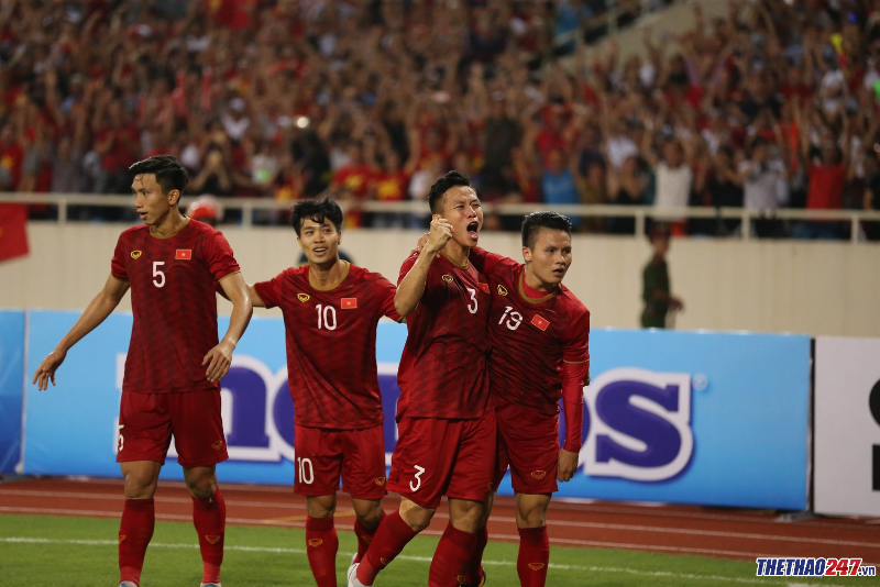 Hàng công của Việt Nam đã chơi tốt ở trận đấu với Malaysia. (Ảnh: Kiên Lê) việt nam 1-0 malaysia, Quang Hải, Công Phượng, Văn Toàn, KQ vòng loại wc 2022, báo châu Á, bxh vl wc 2022,