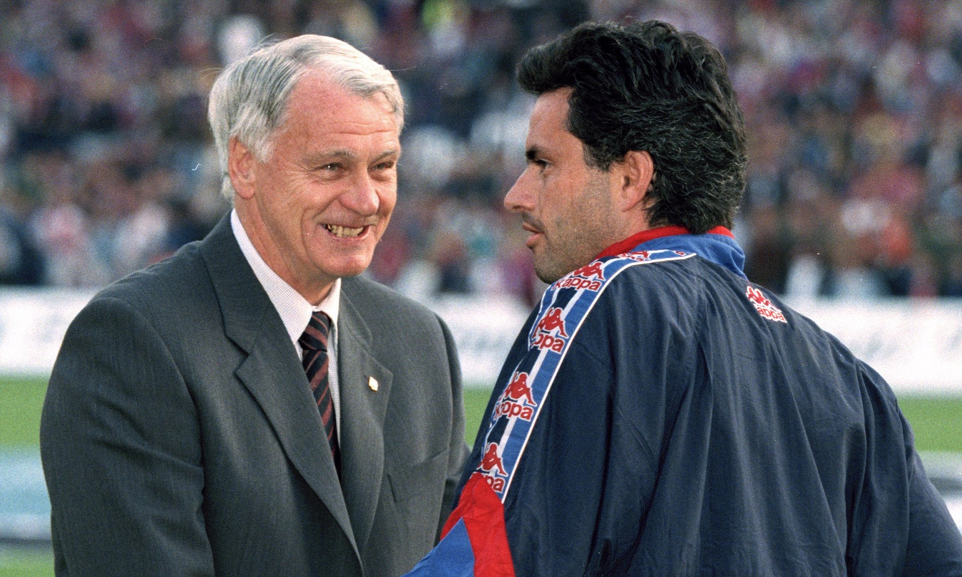 Jose Mourinho đã từng là phiên dịch viên cho Sir Bobby Robson Vòng loại World Cup 2022, việt nam, Thái lan, Lê Huy khoa, Natakorn Thiamkeerakul, Park hang seo, akira nishino