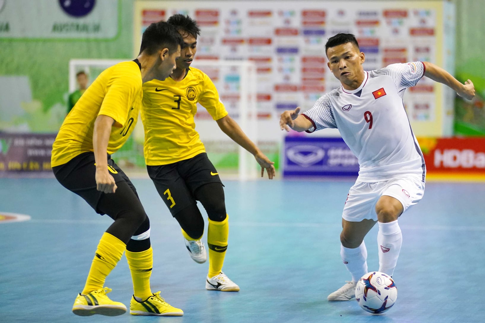 Đánh bại Malaysia, nhưng Việt Nam vẫn phải xếp thứ hai tại bảng B. (Ảnh: VFF) Việt Nam 4-2 Malaysia, futsal Việt Nam vs futsal Thái Lan, Futsal việt nam, Miguel Rodrigo, Futsal ĐNÁ 2019