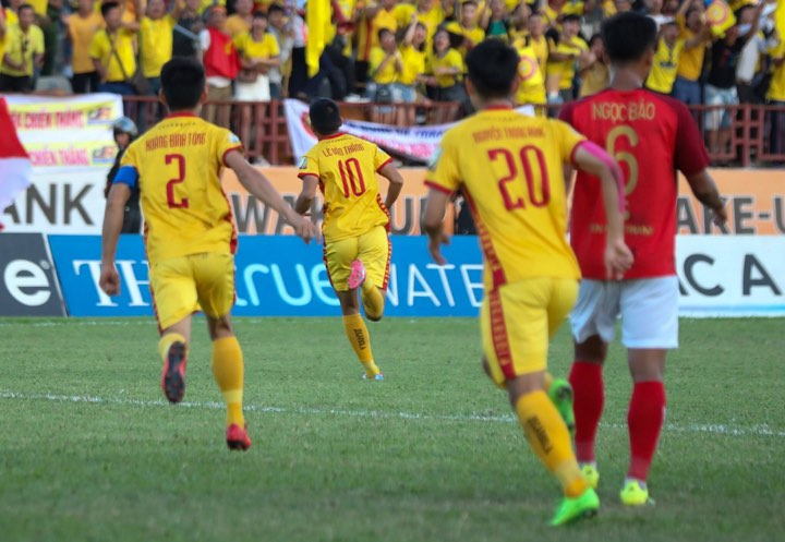 Thanh Hóa FC giành chiến thắng tối thiểu trong trận play-off với Phố Hiến FC Thanh Hóa 1-0 Phố Hiến, Bùi Tiến Dũng, Mai Xuân Hợp, Thanh Hóa FC, chuyển nhượng V-League 2020
