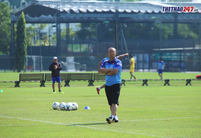 HLV Park Hang Seo thắt chặt quân luật trước đại chiến (Ảnh: Thế Trung) HLV Park Hang Seo, Vòng loại WC 2022, Việt Nam vs UAE, Việt Nam vs Thái Lan