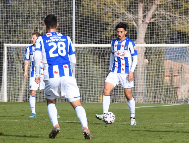 Văn Hậu có nhiều cơ hội ra sân nếu chơi tốt ở vị trí trung vệ Co hoi cua Van Hau tai Heerenveen
