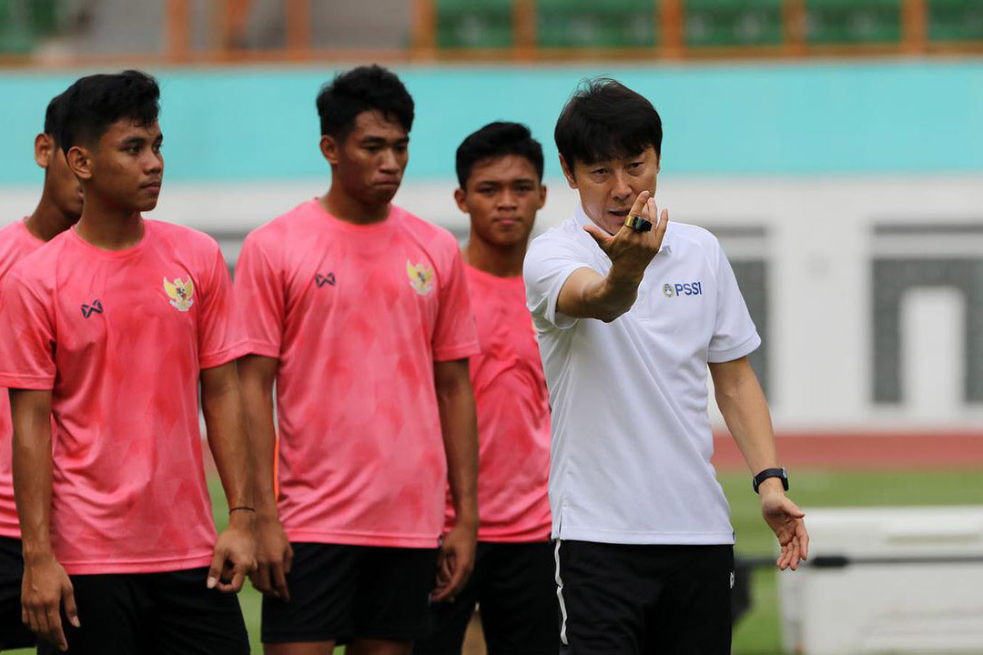 HLV Shin Tae Yong trao cơ hội cho nhiều cầu thủ trẻ Danh sach trieu tap cua DT Indonesia