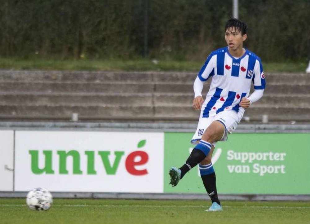 Văn Hậu có trận thứ 2 liên tiếp thi đấu ở vị trí trung vệ Jong Heerenveen 2-0 Jong Feyenoord