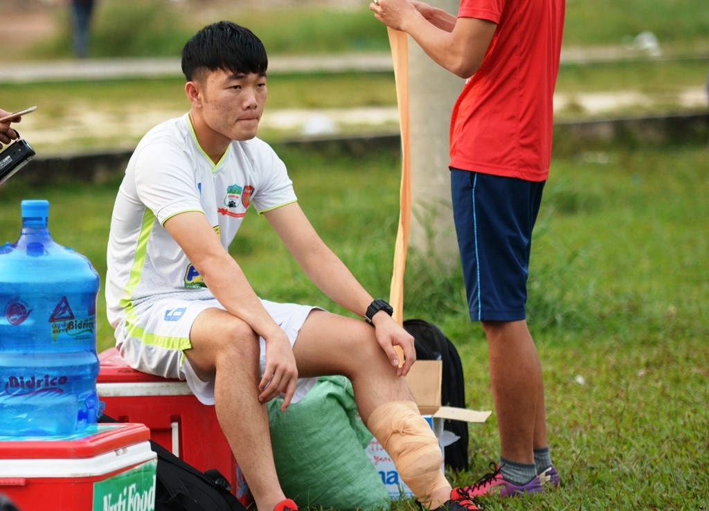 Lương Xuân Trường vẫn đang vật lộn với chấn thương Luong Xuan Truong tro lai muon hon du kien