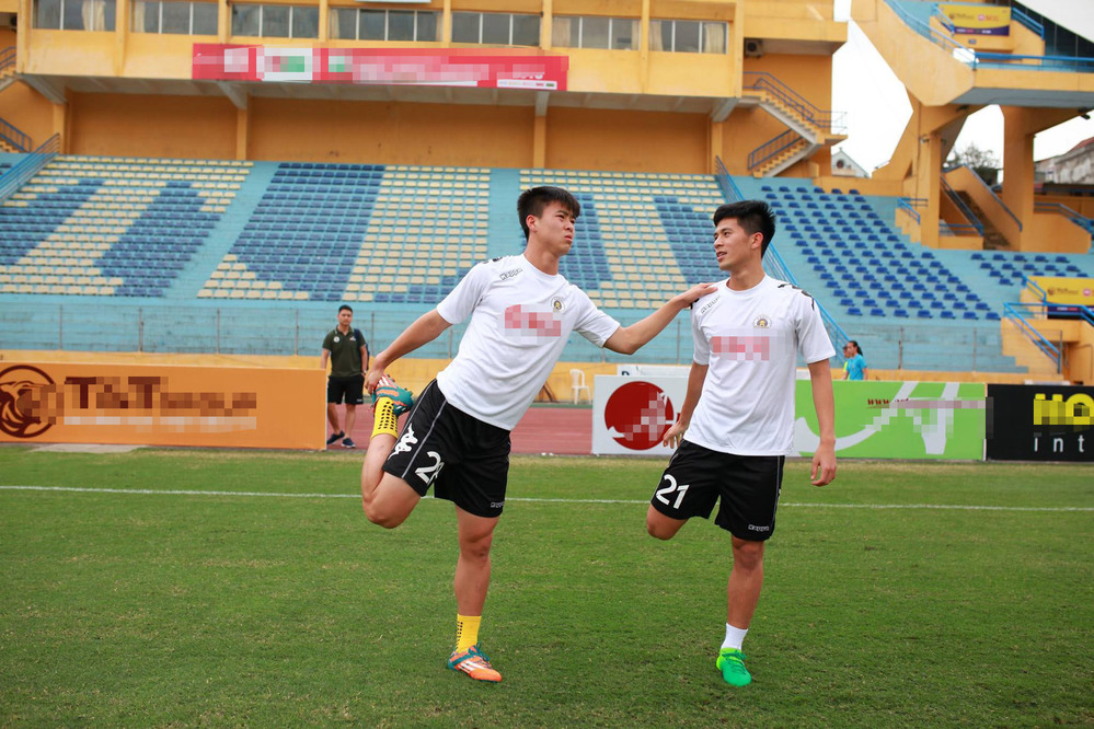 Hàng phòng ngự đang là điểm yếu của Hà Nội FC Ha Noi FC vo dich v.league 2020 nho ban linh