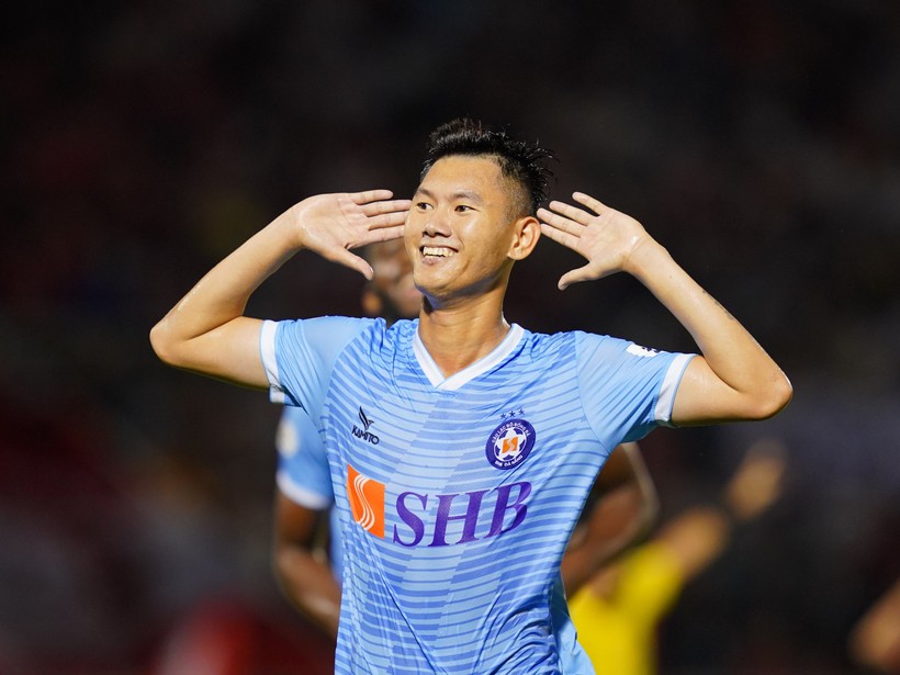 Phan Văn Long mở tỷ số cho SHB Đà Nẵng TPHCM 2-2 SHB Da Nang
