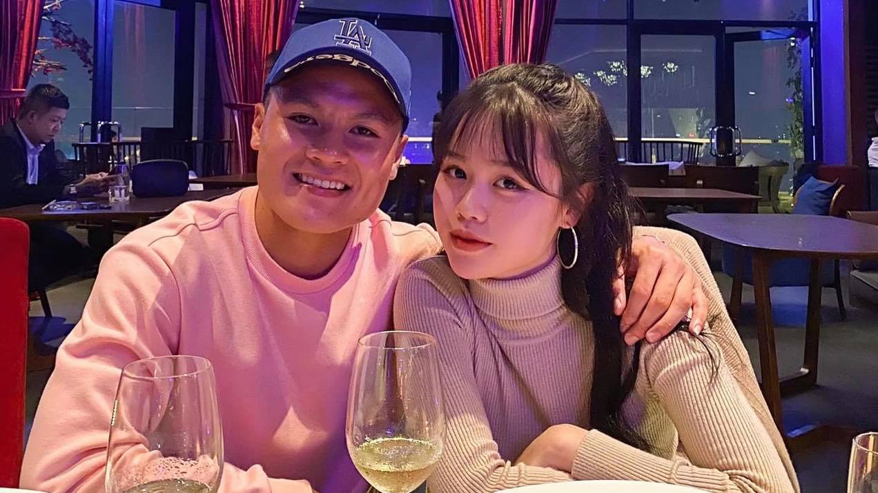 Tuy nhiên, đời tư đã làm ảnh hưởng rất nhiều tới phong độ của tiền vệ này Lay vo thoi Quang Hai
