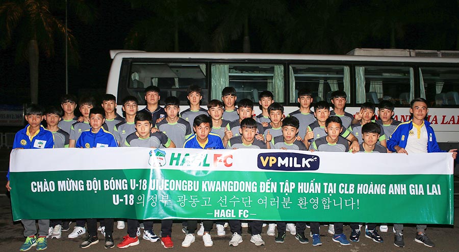U18 Uijeongbu đã đặt chân tới HAGL (Ảnh: Báo Gia Lai) HAGL, U18 HAGL, U18 Uijeongbu, Hoàng Anh Gia Lai