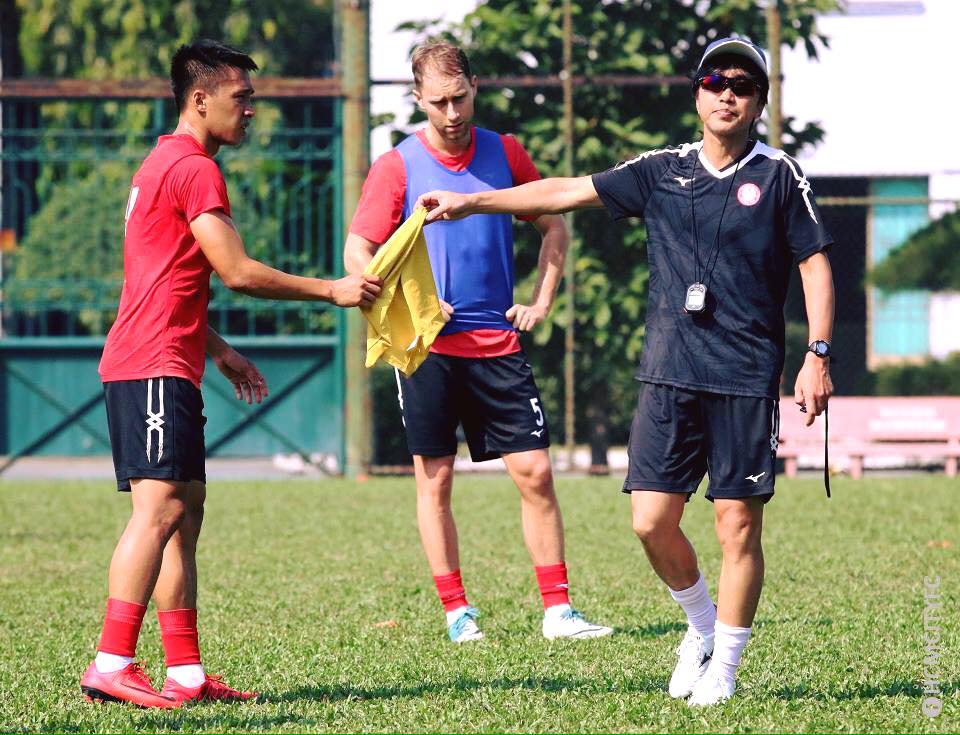 Trung vệ 'lạ' (phía sau) thử việc tại CLB TP.HCM V-League 2018, Công Vinh, CLB TP.HCM