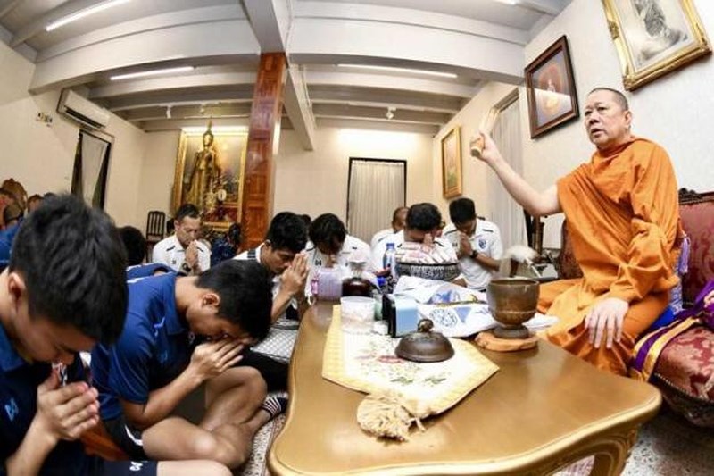 Các ĐT Thái Lan có thói quen đến chùa 'làm phép' Olympic Thái Lan, ĐT Olympic Thái Lan, Tin bóng đá Việt,Tin bóng đá Việt hôm nay