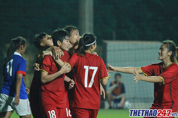 Các cầu thủ ăn mừng bàn thắng thứ 2 (Ảnh: Ngọc Bảo) Kết quả Việt Nam vs Malaysia, Việt Nam vs Malaysia, link xem Việt Nam vs Malaysia