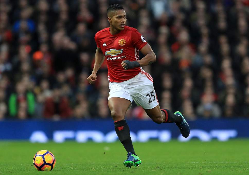 Hậu vệ Valencia sắp hết hợp đồng tại MU MU, Man Utd, chuyển nhượng MU