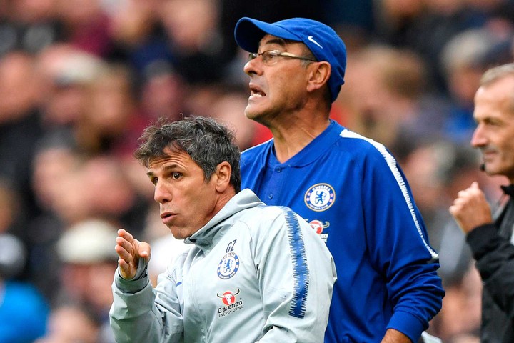 Zola là cựu cầu thủ của The Blues Chelsea, Sarri, The Blues