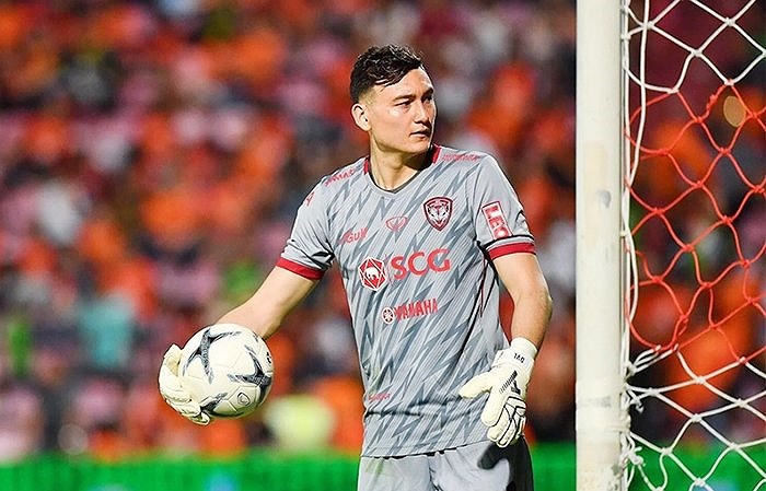 Văn Lâm trong màu áo Muangthong Văn Lâm, Thai League, Muangthong