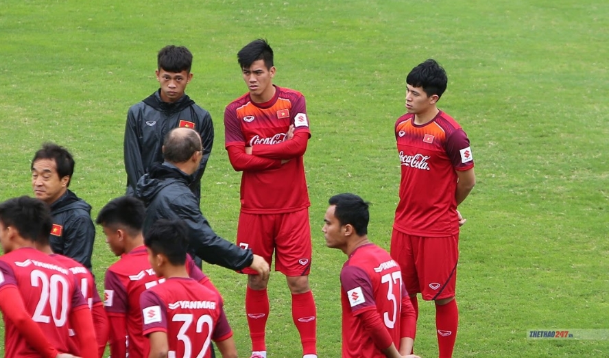 Tiến Linh (giữa) gặp chấn thương đầu gối từ tháng trước (Ảnh: Ngọc Bảo) U23 Việt Nam, Việt Nam, TIến Linh
